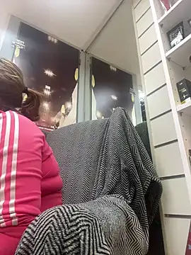 Snapshot of _linarose chatting on 12-15-24, 07:31 linarose online show from 12-15-24, 07:31