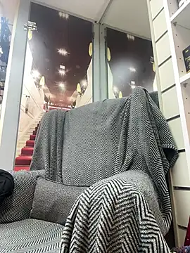 Snapshot of _linarose chatting on 12-18-24, 08:47 linarose online show from 12-18-24, 08:47