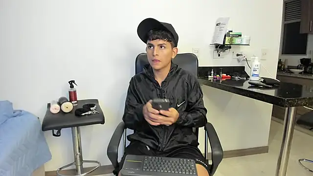 Snapshot of Lyam_ap chatting on 01-16-25, 08:43 Lyam ap online show from 01-16-25, 08:43