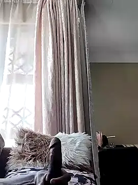 Snapshot of skinnybuddy chatting on 12-11-24, 12:23 skinnybuddy online show from 12-11-24, 12:23