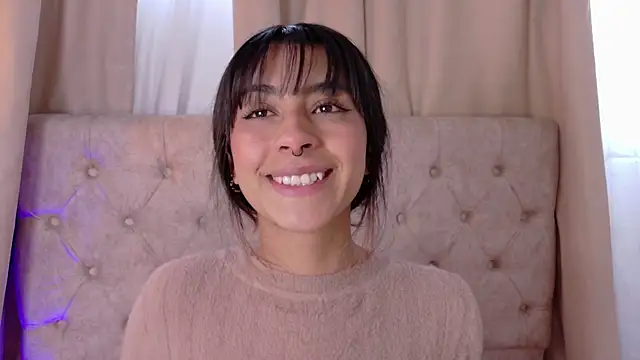 Alyssa jones online show from 11-19-25, 01:44