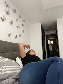 AntonellaAlondra4 online show from 02-18-25, 04:05