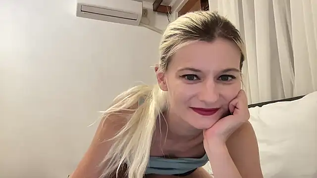 Snapshot of Onika_Love chatting on 06-26-26, 05:50 Onika Love online show from 06-26-26, 05:50