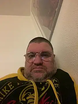 Snapshot of thetobmaster200 chatting on 12-03-24, 03:20 thetobmaster200 online show from 12-03-24, 03:20