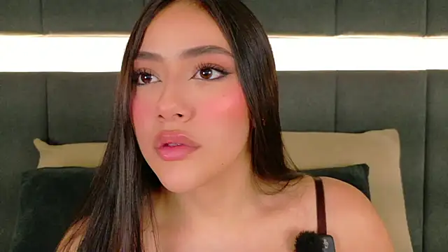 nicolle pierce online show from 10-30-25, 01:45