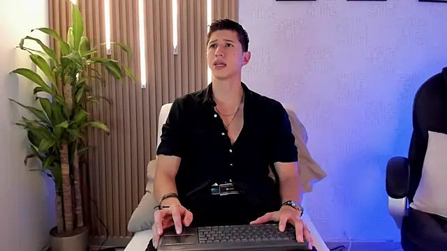 Snapshot of Dorianmistery2322_ chatting on 11-11-25, 12:10 Dorianmistery2322 online show from 11-11-25, 12:10