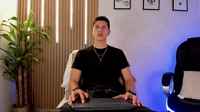 Snapshot of Dorianmistery2322_ chatting on 12-15-25, 10:25 Dorianmistery2322 online show from 12-15-25, 10:25