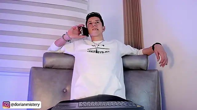 Snapshot of Dorianmistery2322_ chatting on 02-18-26, 12:39 Dorianmistery2322 online show from 02-18-26, 12:39