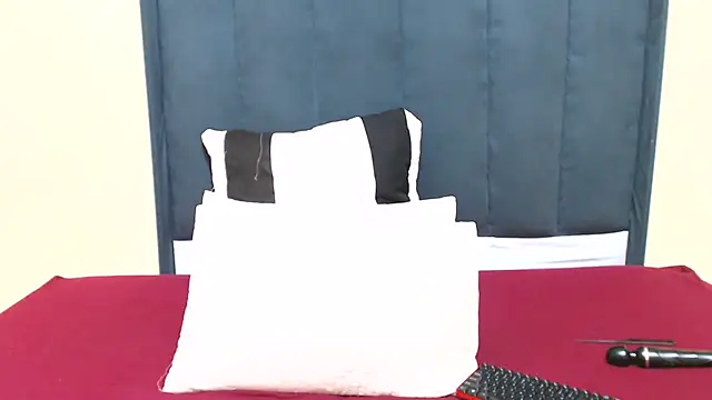 Snapshot of kittykhloe22 chatting on 03-13-25, 07:06 kittykhloe22 online show from 03-13-25, 07:06