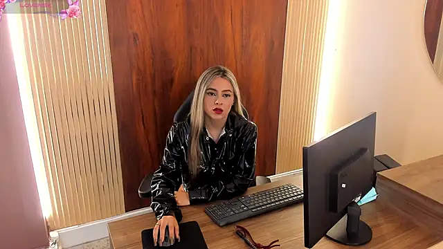 miacarperr1 online show from 01-29-25, 08:35