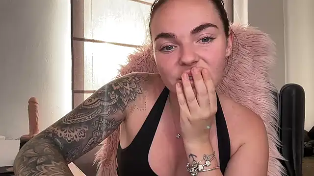 yorkshiregal online show from 03-10-25, 04:46