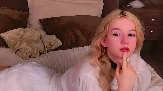 Snapshot of NaomiLoys chatting on 03-09-25, 03:43 NaomiLoys online show from 03-09-25, 03:43