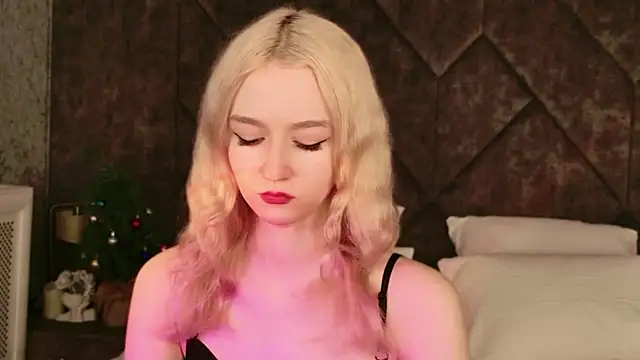 NaomiLoys online show from 01-10-26, 11:12