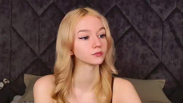 NaomiLoys online show from 03-06-26, 03:41