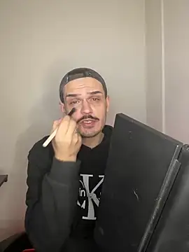 Snapshot of bearded_beauty chatting on 02-02-25, 04:11 bearded beauty online show from 02-02-25, 04:11