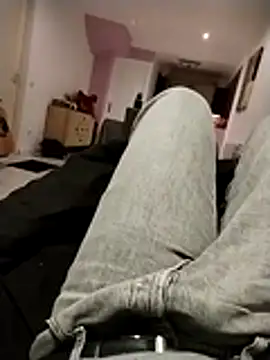 Snapshot of JulesG18 chatting on 02-20-26, 05:02 JulesG18 online show from 02-20-26, 05:02