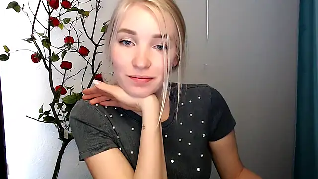 Queen ofLove online show from 04-14-26, 12:11