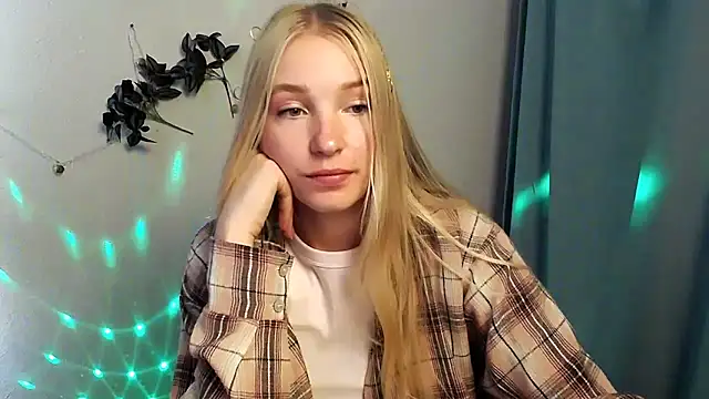 Snapshot of Queen_ofLove chatting on 06-01-26, 11:12 Queen ofLove online show from 06-01-26, 11:12