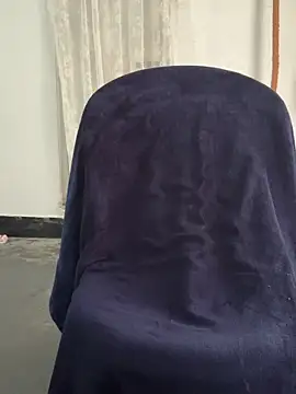 Snapshot of mikemacluffy chatting on 09-21-25, 07:54 mikemacluffy online show from 09-21-25, 07:54