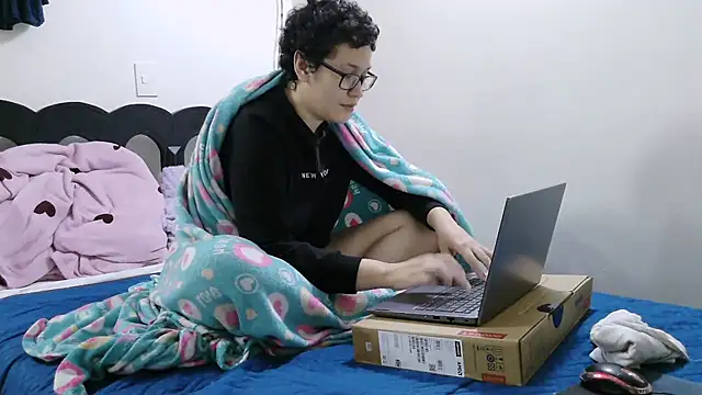 luxandracon23 online show from 03-25-26, 01:17