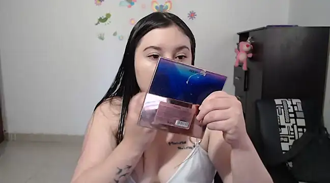 Snapshot of allison_11p chatting on 01-16-25, 01:04 allison 11p online show from 01-16-25, 01:04