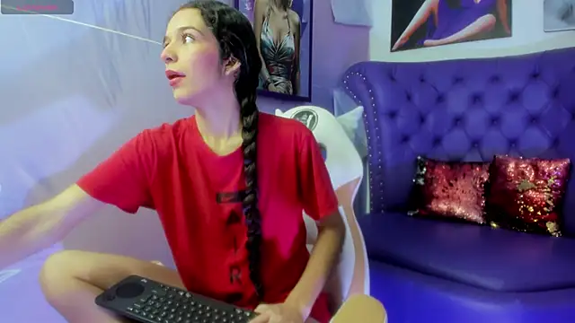 ariana  sweet  online show from 11-29-25, 11:35