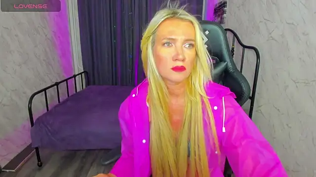 Luna  Lewis online show from 02-22-25, 11:35