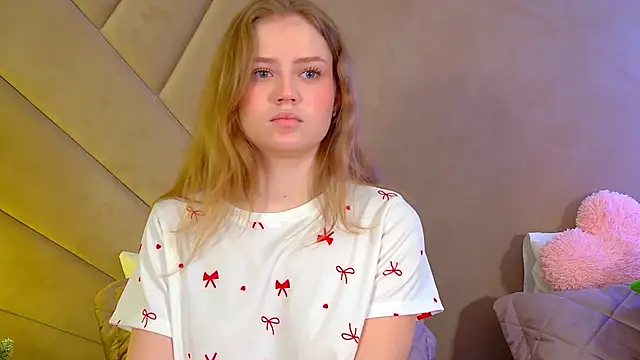 SelinSwarovski online show from 12-14-25, 04:34