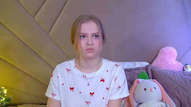 SelinSwarovski online show from 12-15-25, 04:22