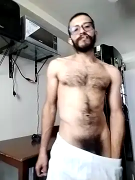 Snapshot of hairyserious chatting on 12-27-24, 04:43 hairyserious online show from 12-27-24, 04:43