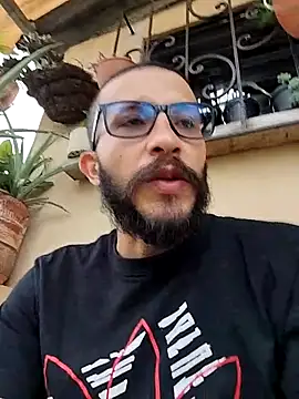 Snapshot of hairyserious chatting on 03-06-25, 09:42 hairyserious online show from 03-06-25, 09:42