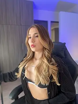 SophieRaily  online show from 01-13-26, 06:57