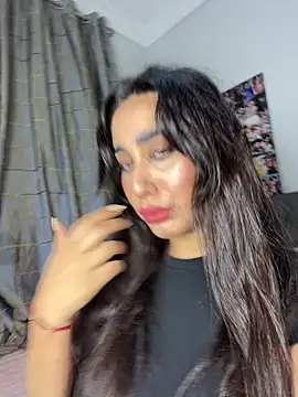 Snapshot of Meryem_Queen chatting on 02-08-26, 02:26 Meryem Queen online show from 02-08-26, 02:26