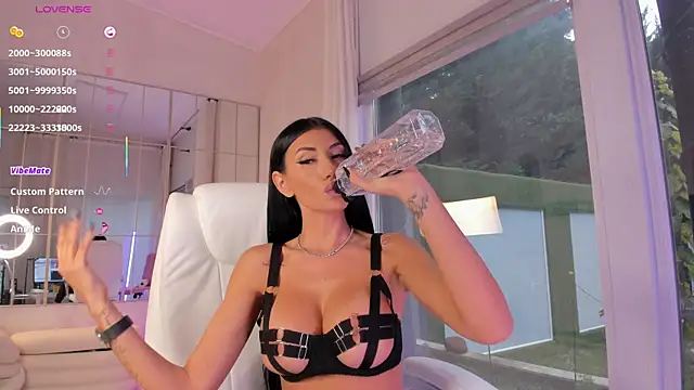 missdiamond  online show from 12-14-25, 08:20