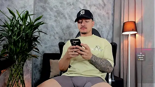 boyc022  online show from 03-09-26, 12:20