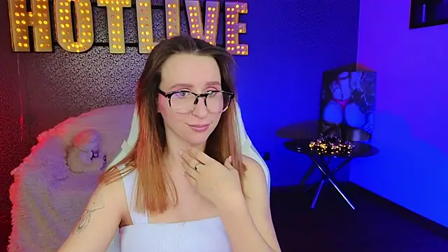 AliceBYKiss online show from 12-13-24, 04:05