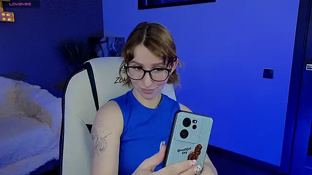 AliceBYKiss online show from 03-14-25, 12:29