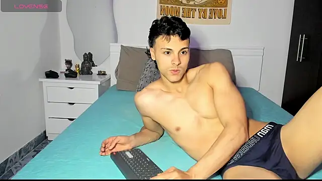 AshleyandTyler online show from 03-04-26, 01:33