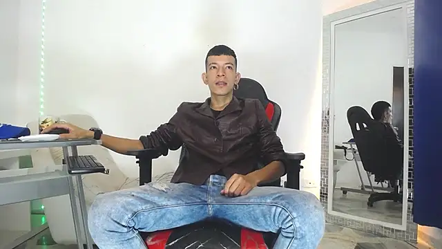 Snapshot of Favel_Gomez7 chatting on 12-26-24, 12:49 Favel Gomez7 online show from 12-26-24, 12:49