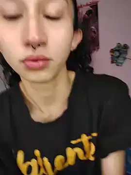 Queenjenn   online show from 06-10-26, 04:39