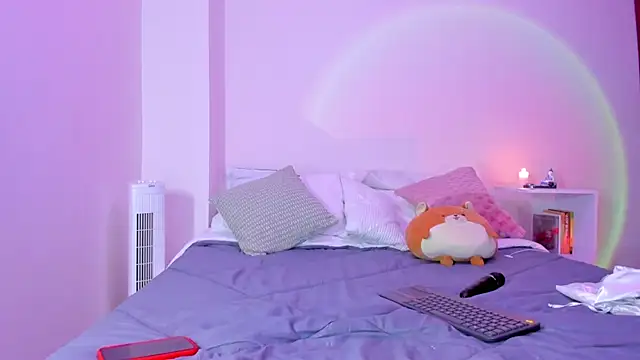 Snapshot of emillyhills chatting on 12-17-24, 06:02 emillyhills online show from 12-17-24, 06:02