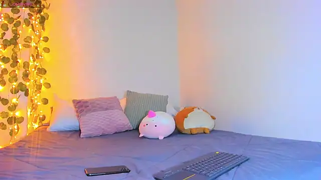 Snapshot of emillyhills chatting on 03-09-25, 07:45 emillyhills online show from 03-09-25, 07:45