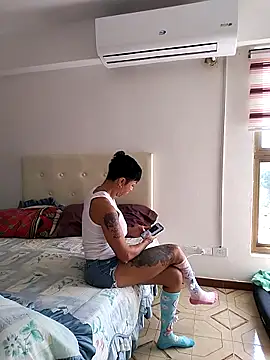 Alison fitness online show from 11-21-25, 01:43