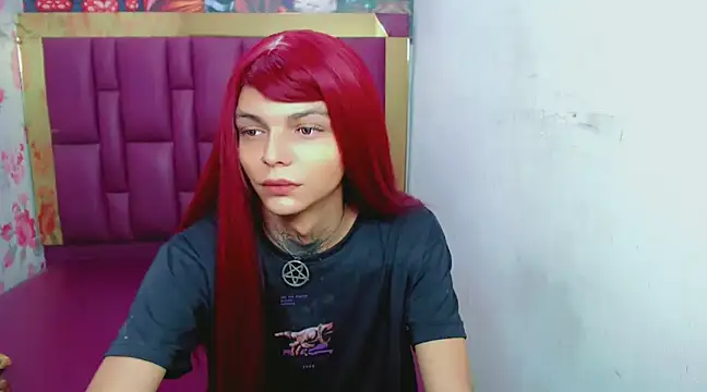 Snapshot of Luna_and_valery chatting on 01-22-25, 08:17 Luna and valery online show from 01-22-25, 08:17