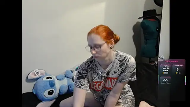 LilyFoxxx online show from 04-03-26, 05:27