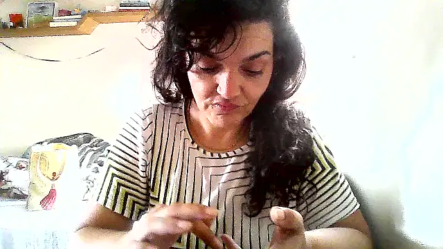 Snapshot of escritorasafada chatting on 02-21-26, 12:28 escritorasafada online show from 02-21-26, 12:28