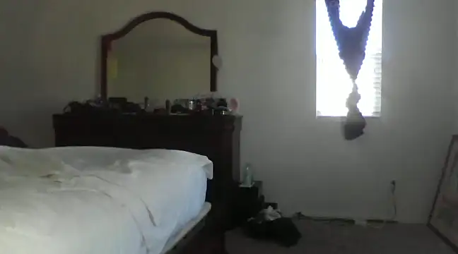 Snapshot of 2Fly4Guy chatting on 12-17-24, 10:11 2Fly4Guy online show from 12-17-24, 10:11