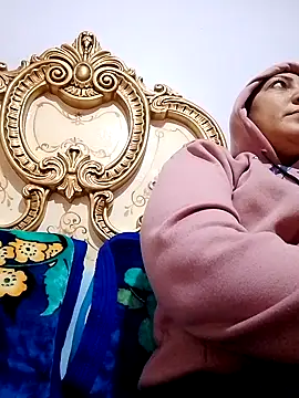 Snapshot of Osha10 chatting on 12-16-24, 03:43 Osha10 online show from 12-16-24, 03:43