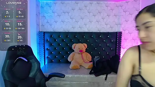 Sofi hot 4m online show from 10-21-25, 01:01