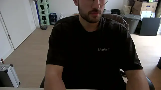 taallguyy 196 online show from 11-19-25, 12:05